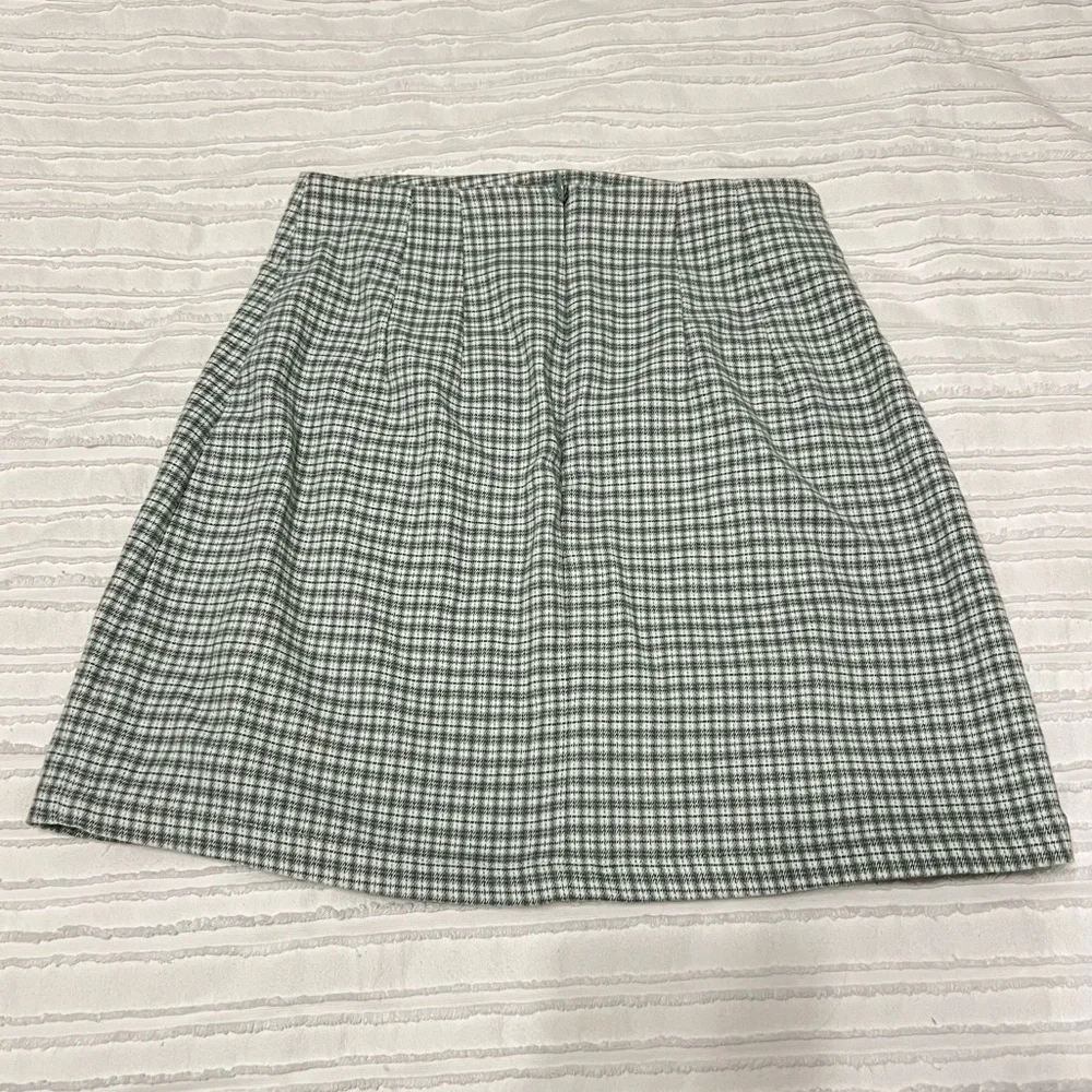 Green Brandy Melville Cara skirt one size - Picture 2 of 4